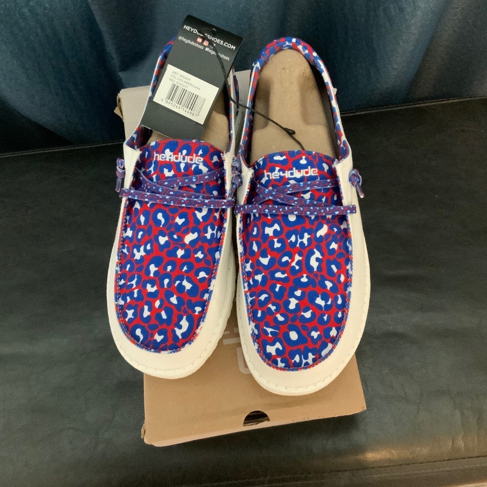 NWT women’s Wendy Hey Dude size 8